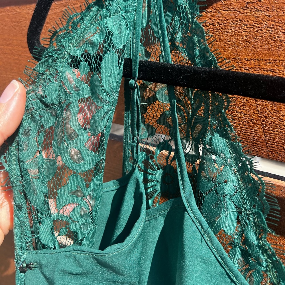 NWOT Beautiful long green lace dress!Size 10. - Picture 10 of 15
